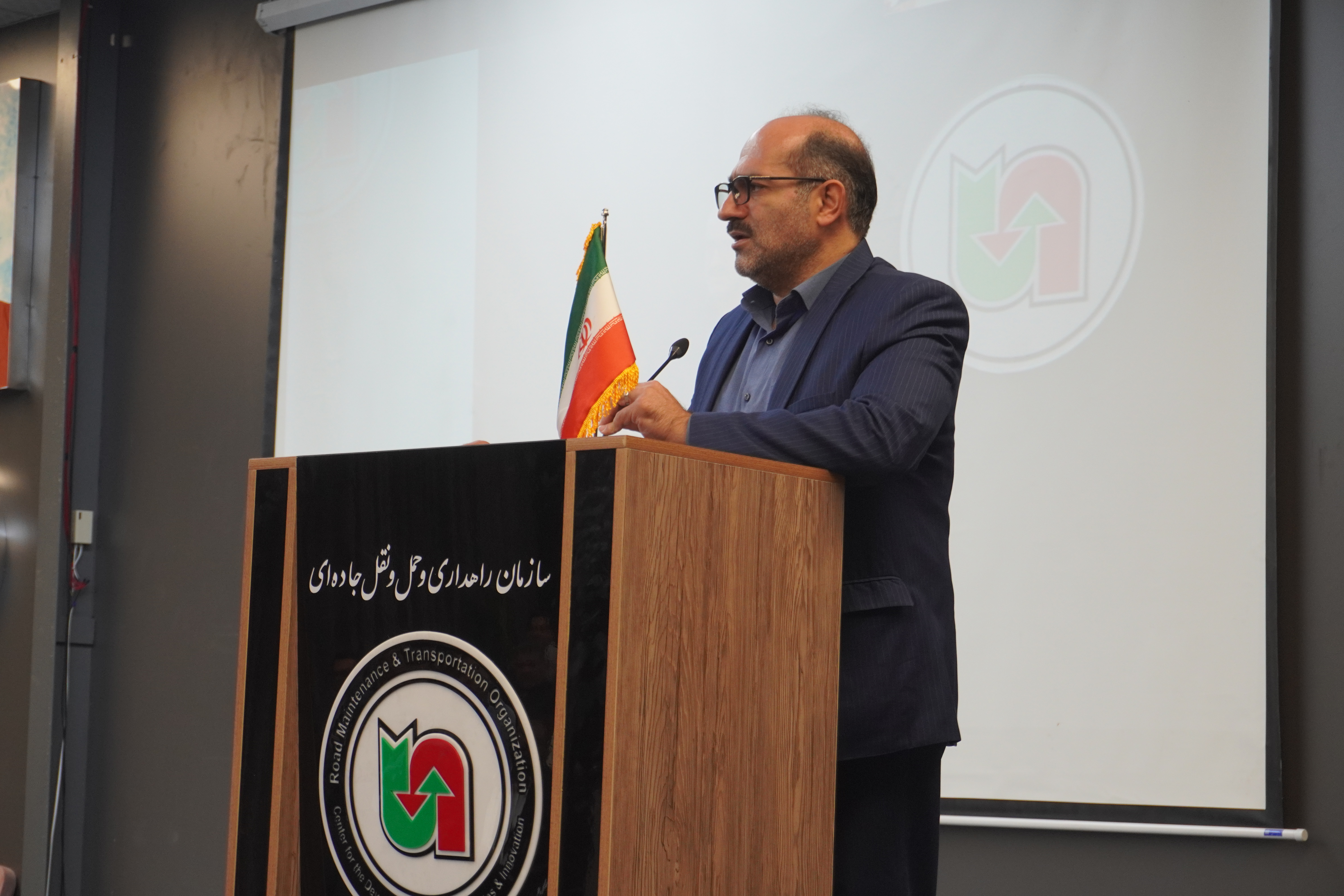 نظارت بر عملکرد مدیران فنی